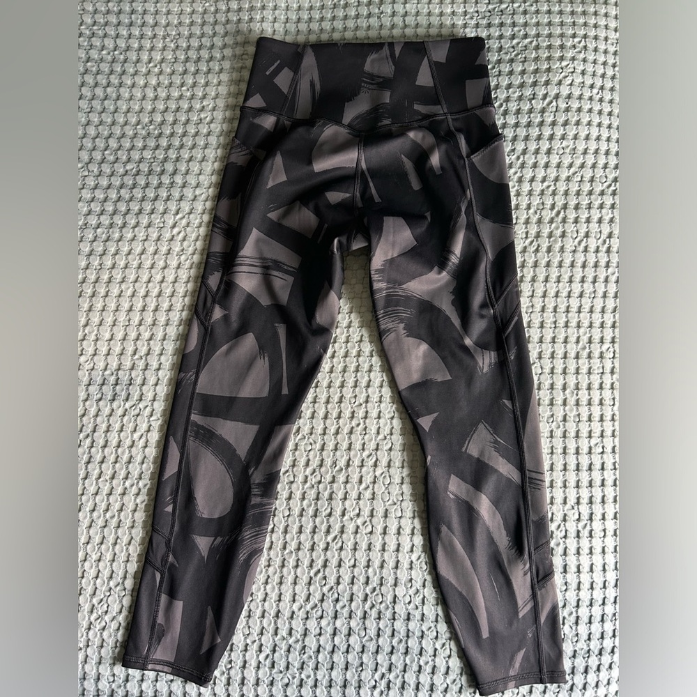 NWOT Athleta Tenacity Brush Stoke 7/8” Leggings Size Medium